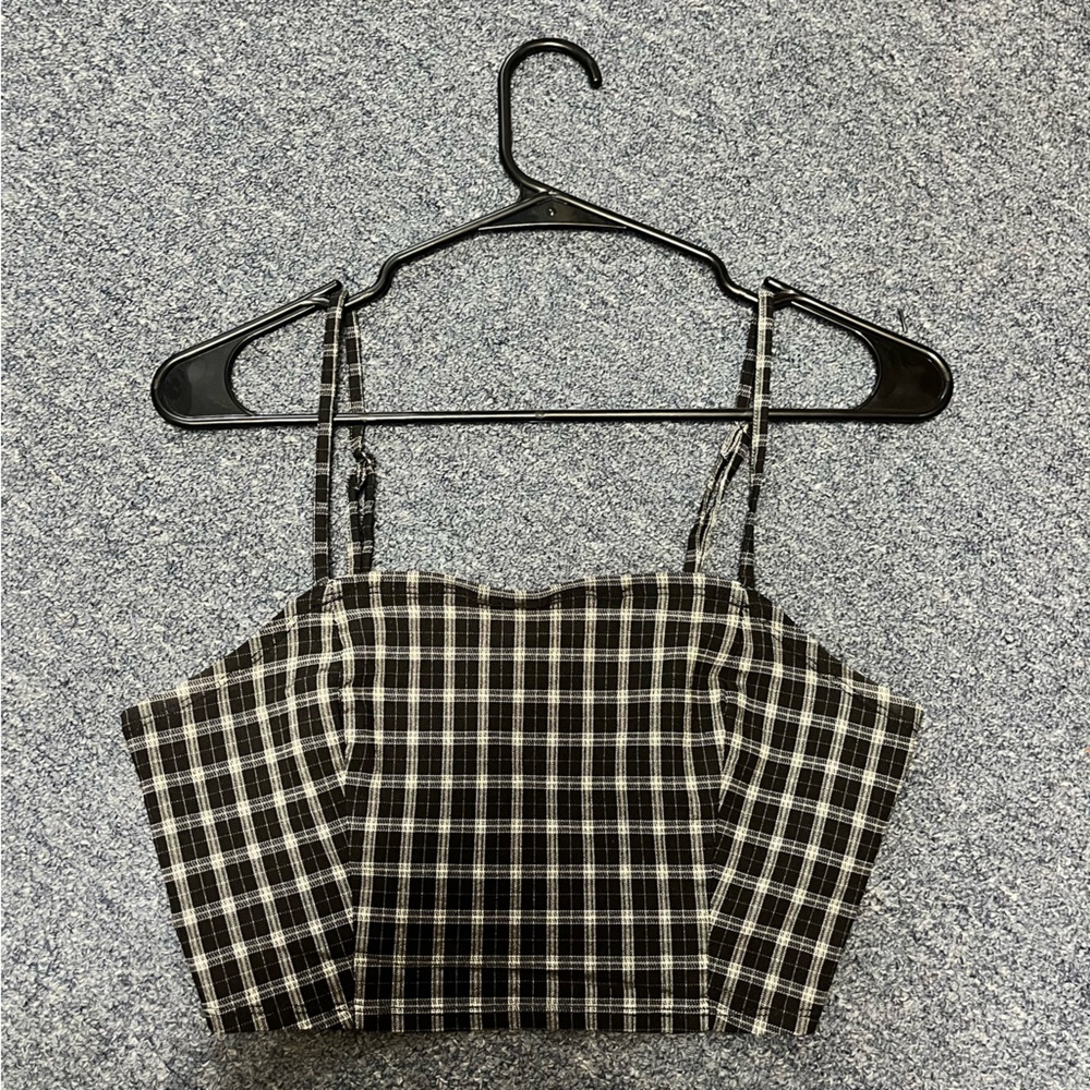 Aeropostale black and white crop top